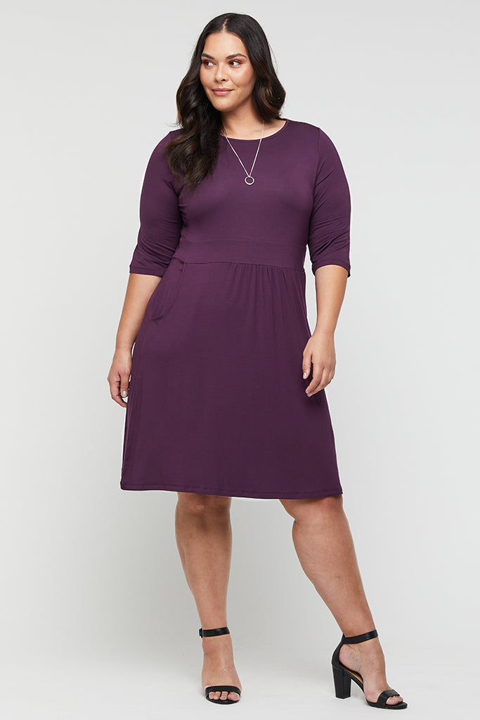Curvy bamboo dress with 3/4 sleeves and side pockets in purple