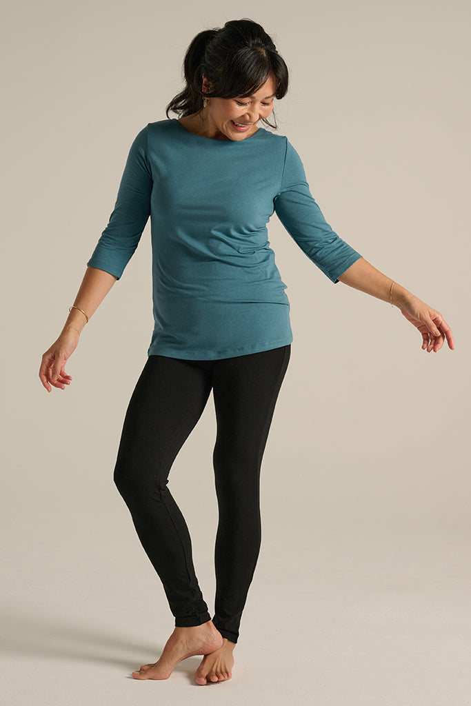 A model wearing long bamboo leggings in black