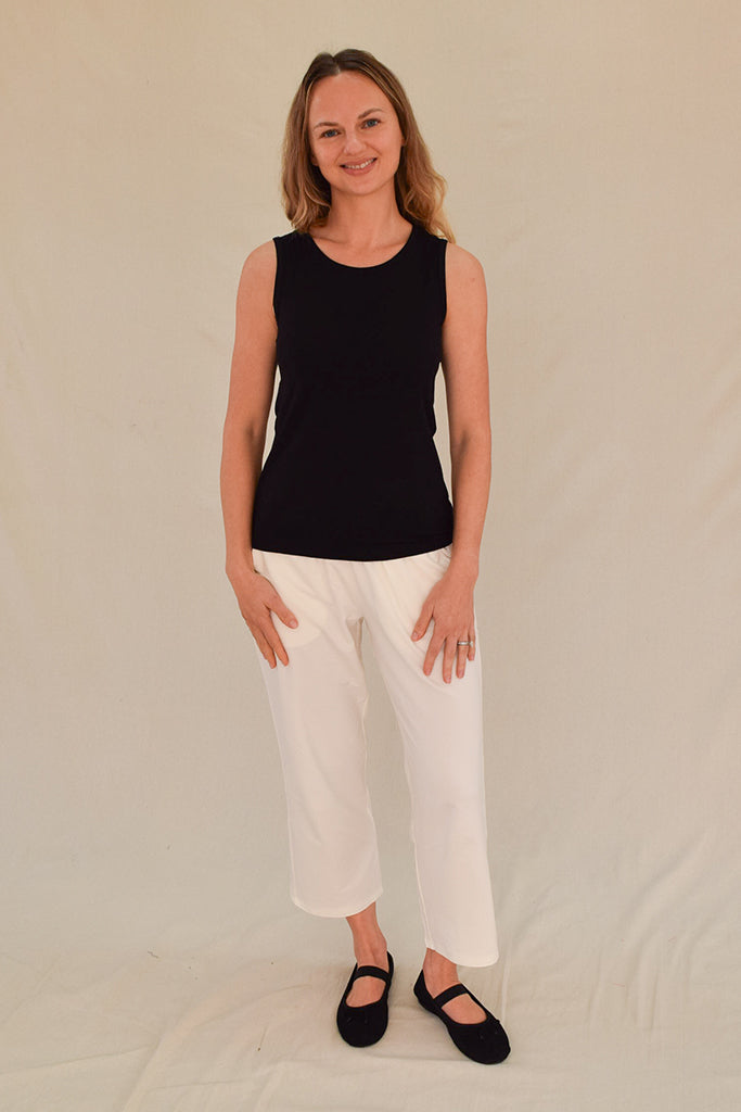 Black Bobby Singlet made from breathable bamboo, versatile for all seasons