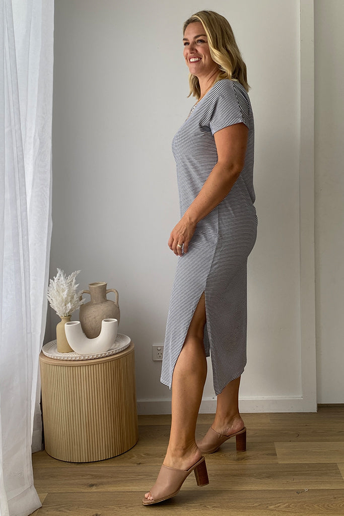 Maxi dress in thin stripe bamboo blend – short sleeves, scoop neckline, side splits