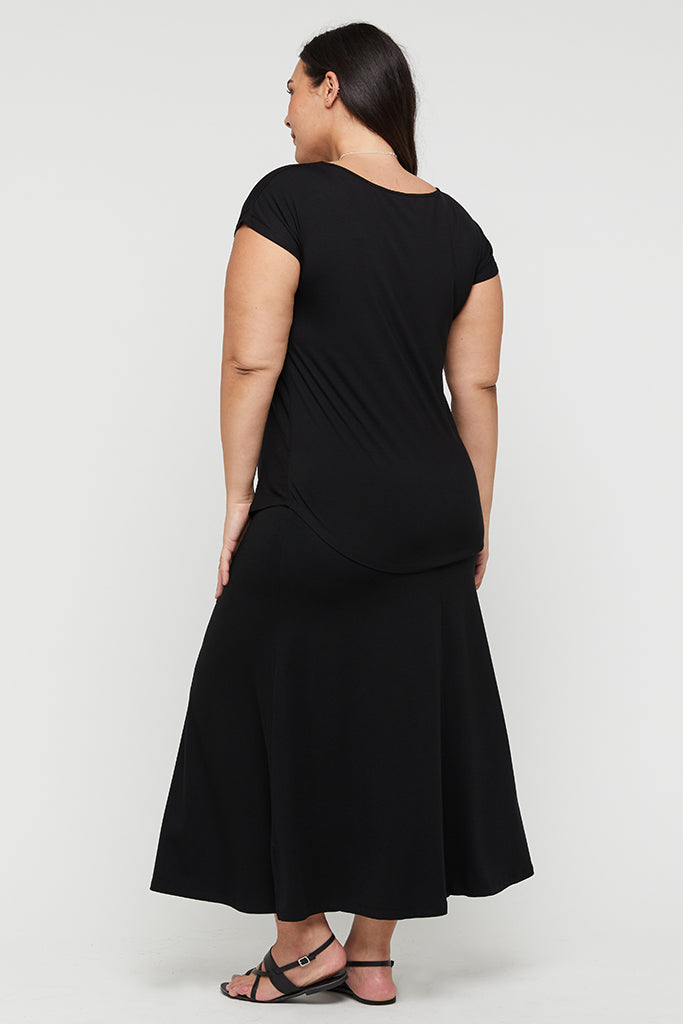 curve stretchy maxi skirt in black