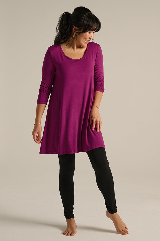 a mature model wearing the black bamboo leggings with a relaxed tunic top