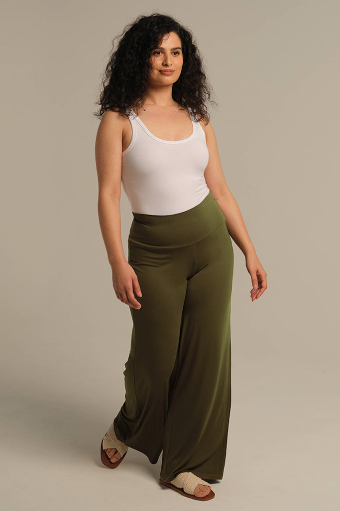 wide leg pants with a stretchy waistband in khaki colour paired with a white tank top