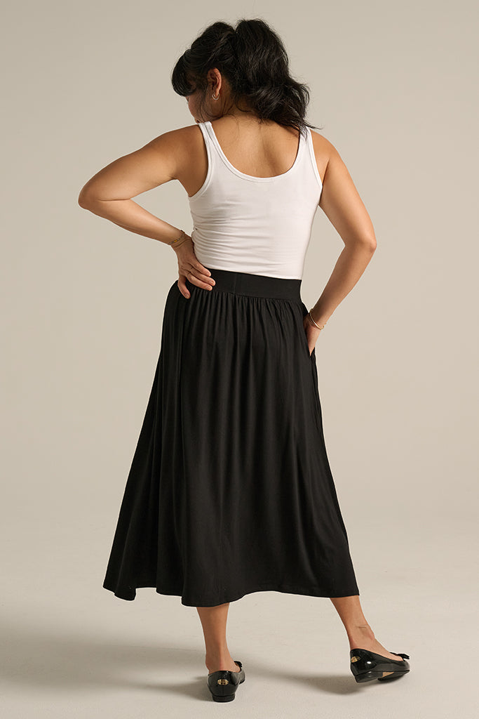 flattering midi skirt in black colour