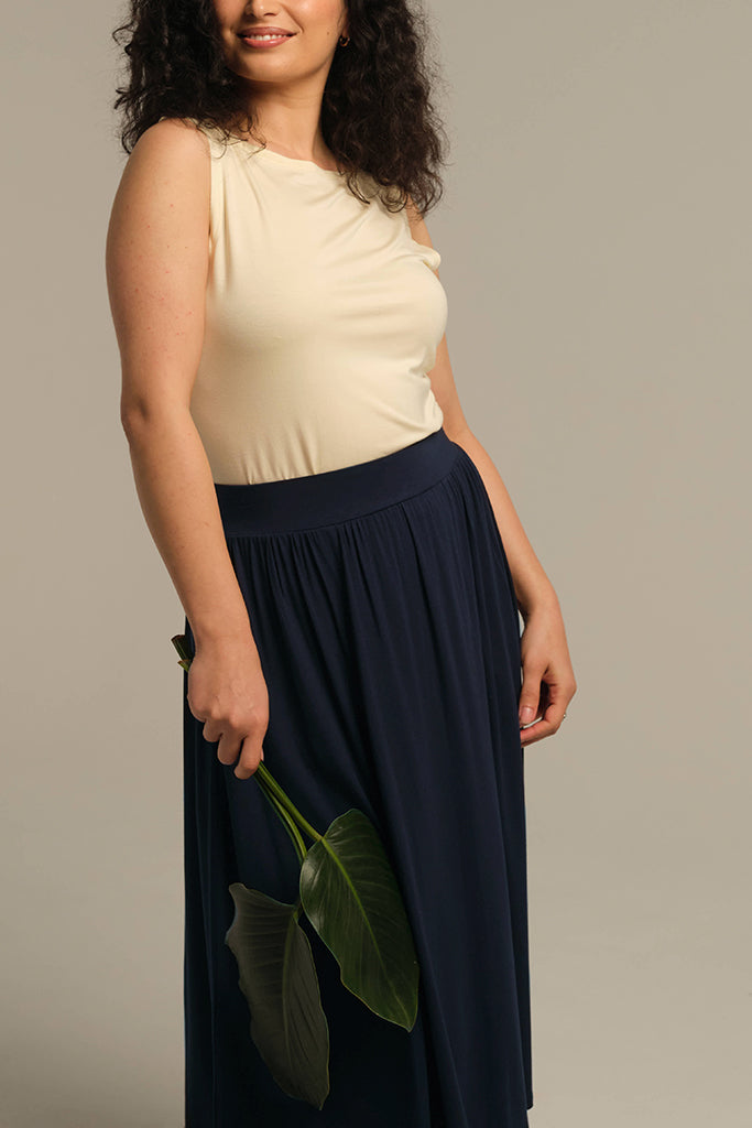 feminine midi skirt with pleats
