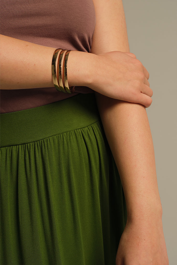 waistnad detail on a green skirt with pleats