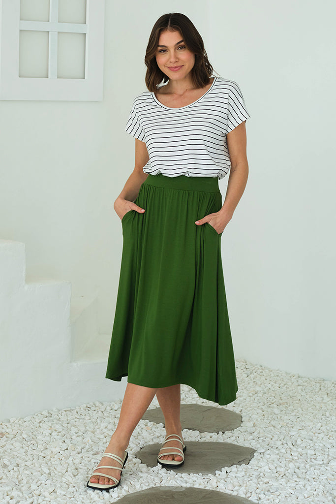 midi skirt in a-line silhuette with side pockets in green colourway