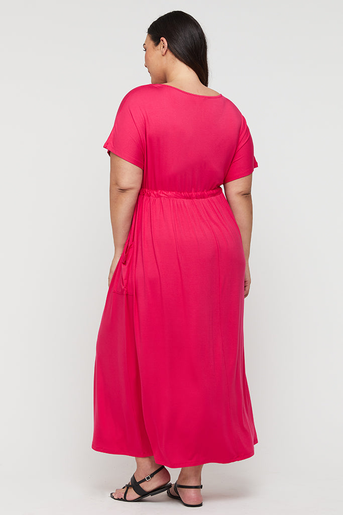 Short sleeved maxi dress with pockets for plus size women.