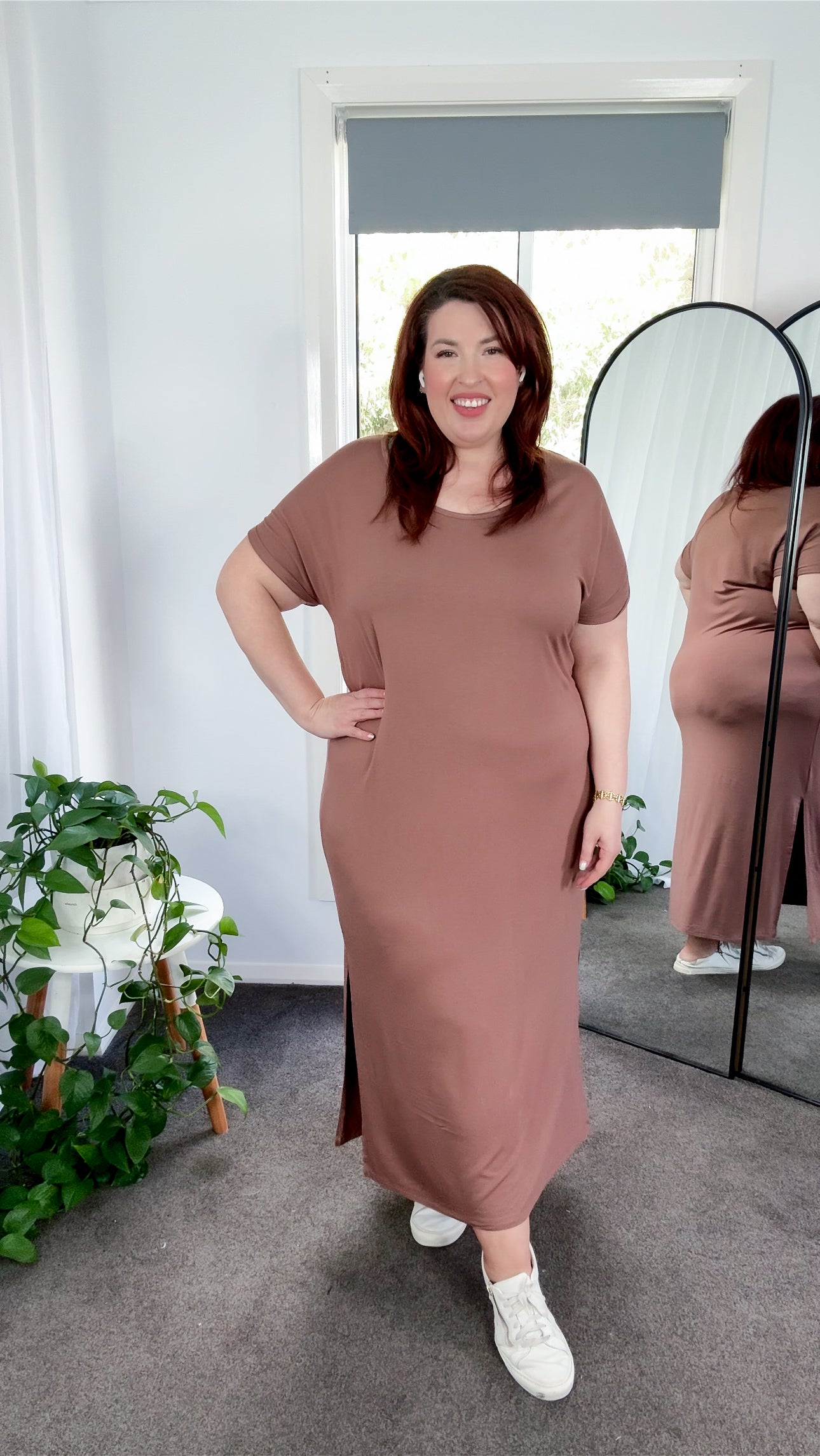 Comfortable plus-size bamboo dress in mousse with scoop neck and loose fit