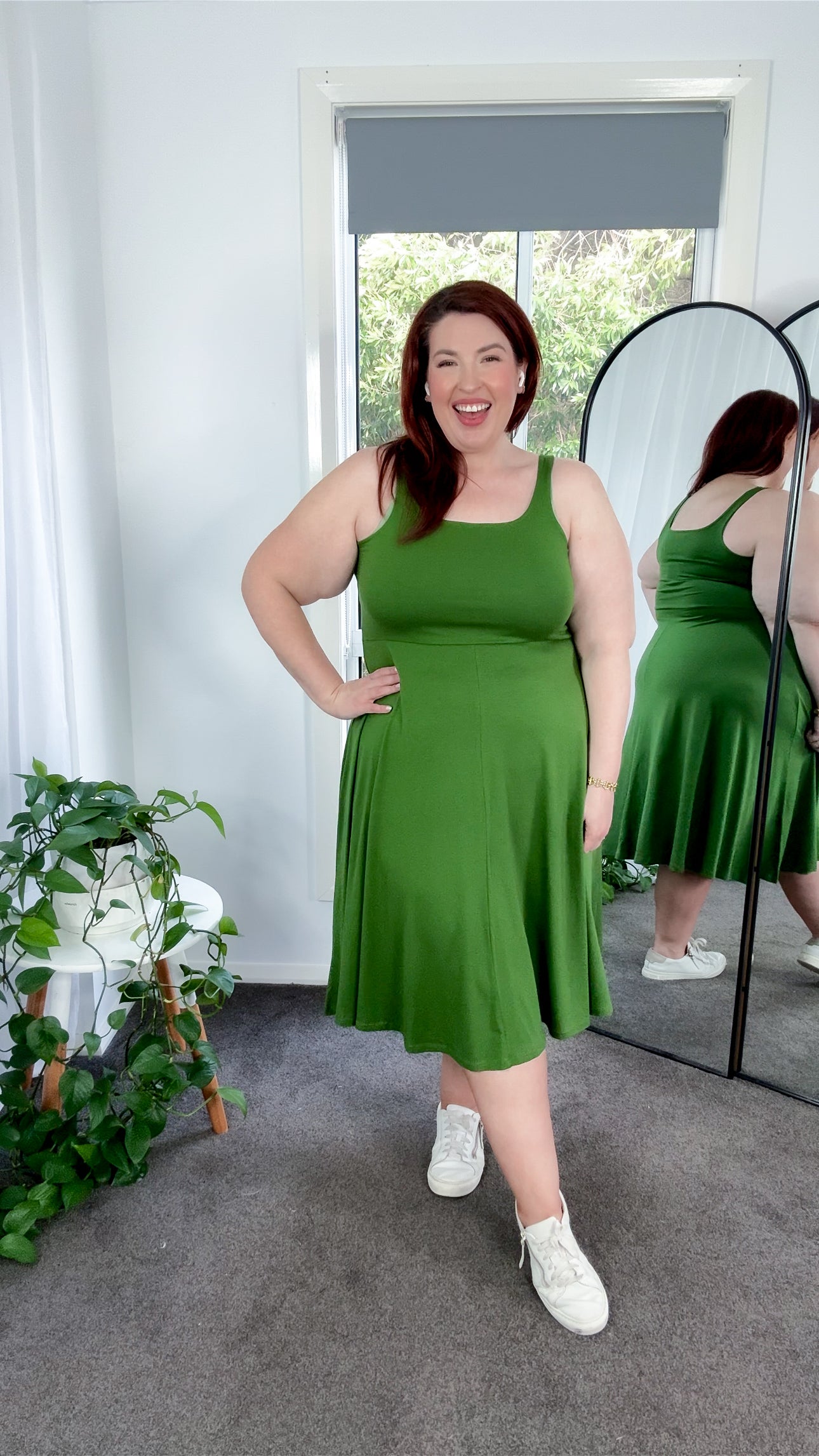Curvy green midi dress made out of soft bamboo.