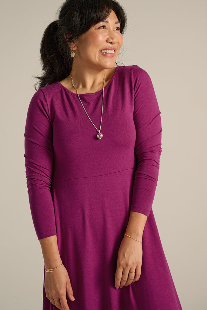 Long sleeved winter dress in Berry. Made from breathable bamboo.