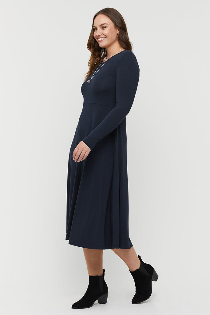 Casual and elegant long sleeve navy dress, made with breathable bamboo fabric.