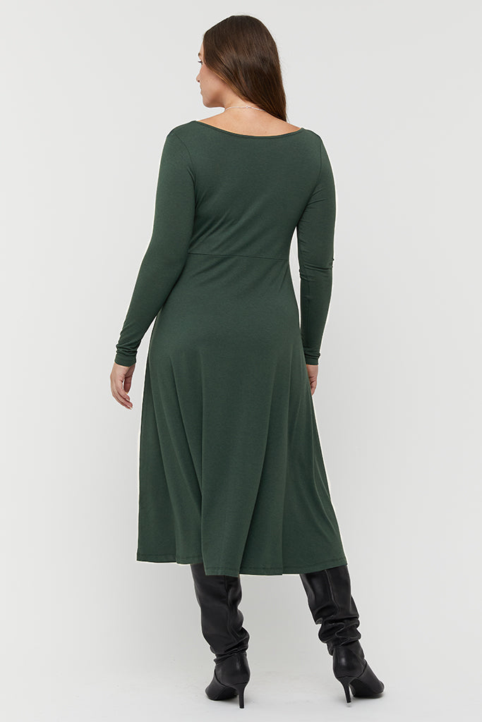Elegant and comfortable green midi dress for all-day wear.