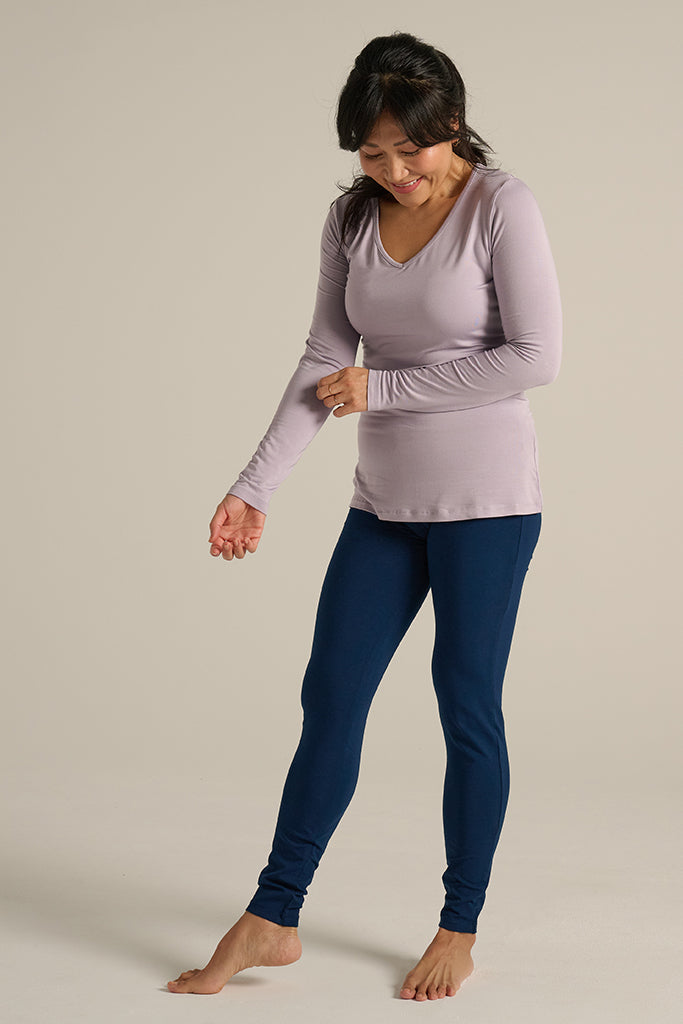 a side view of the navy bamboo leggings