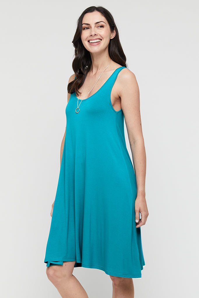 Side view of flowy and relaxed teal summer dress