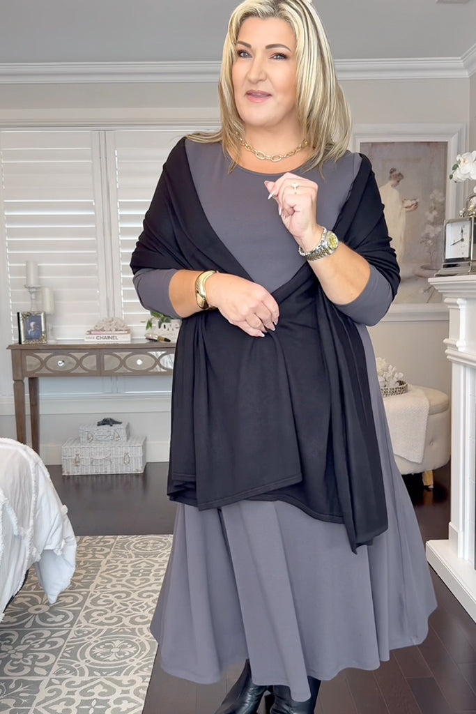 Soft grey winter dress with flexible material for comfortable everyday wear.