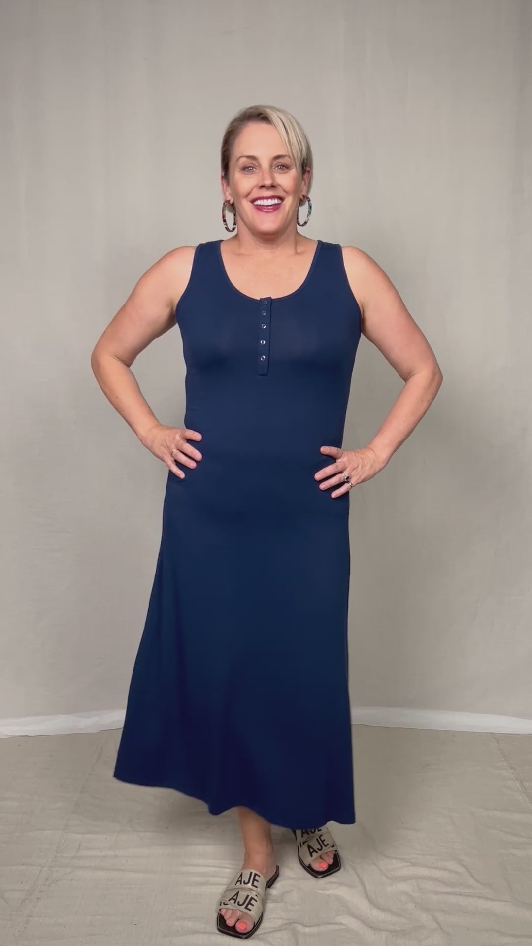 Video showing the features of the Henley tank dress in navy