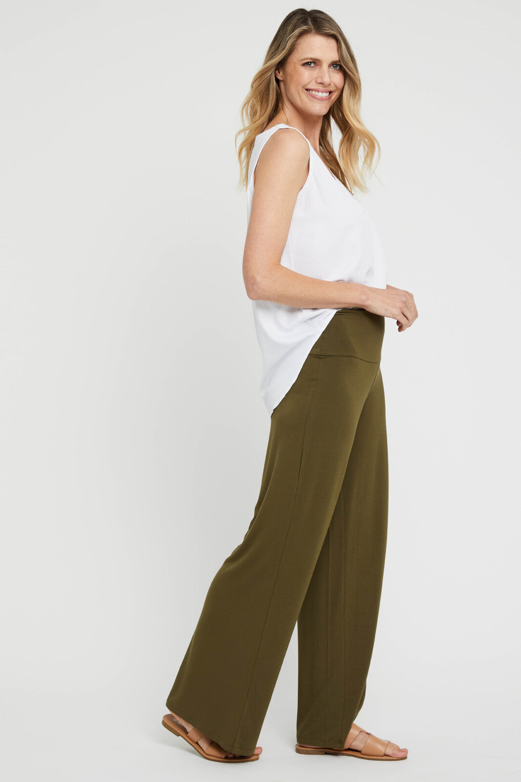side view of the wide leg pants in khaki colour with high foldable waistband