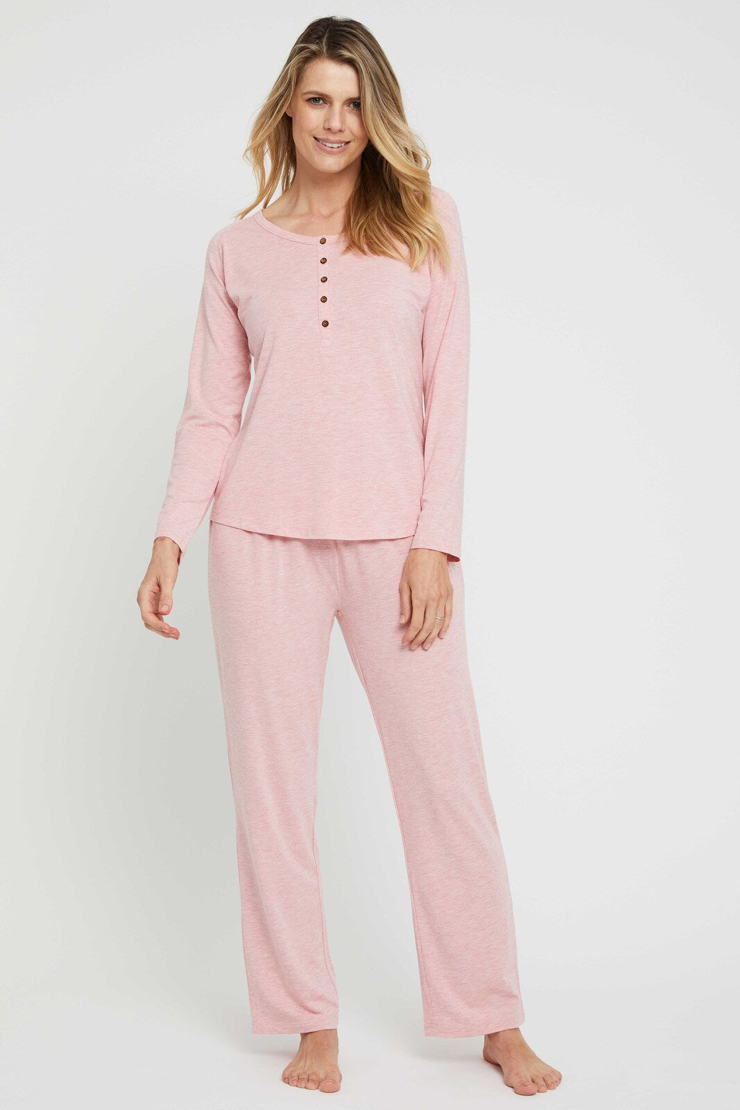 Cosy and sustainable bamboo pyjama pants in rose pink.
