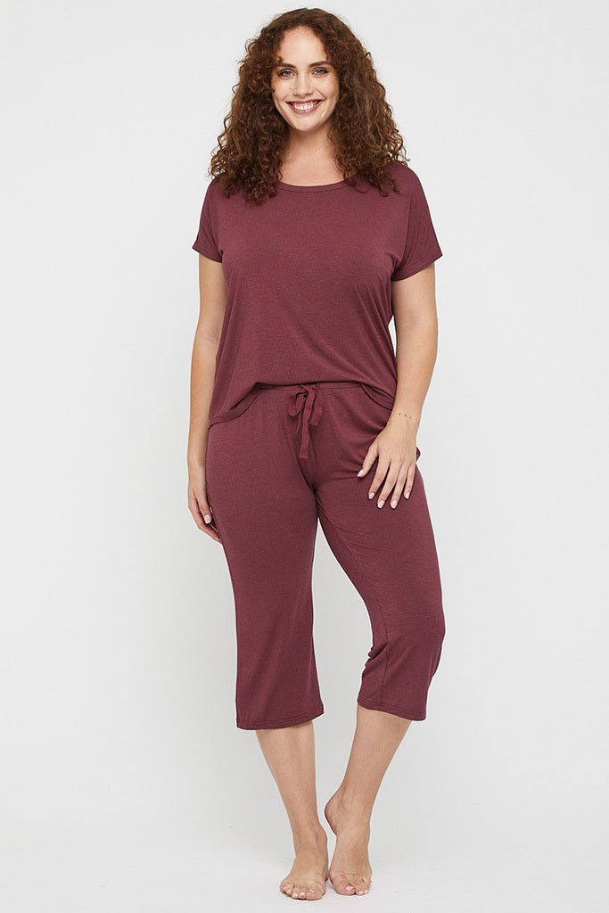 Plus size model wearing a relaxed 3/4 pyjama pant made out of soft and lightweight bamboo fabric