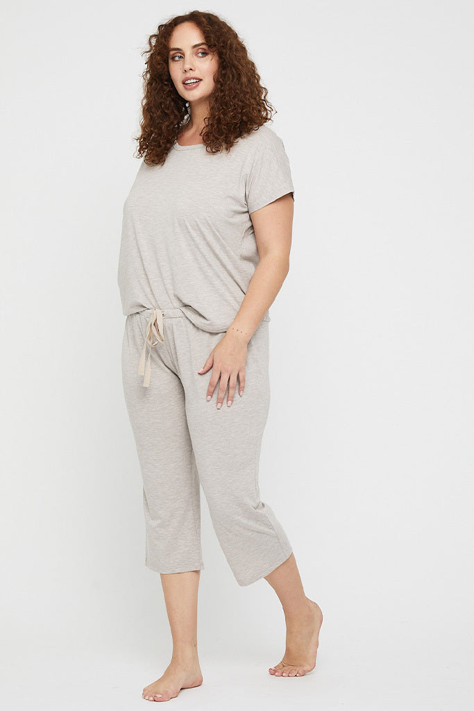 Side view of curvy model wearing breathable 3/4 bamboo pyjama pant, perfect for sensitive skin.