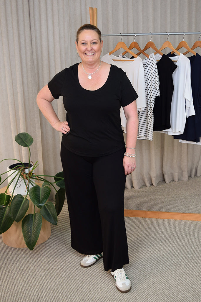 Classic Scoop Neck - Black