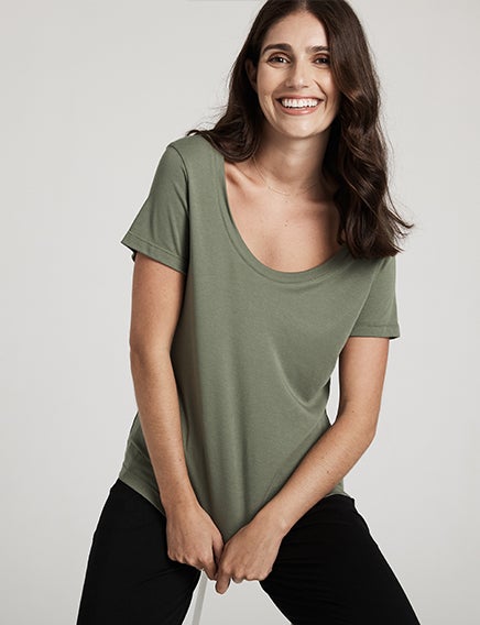 MD Women's Bamboo Seamless T-Shirt Scoop Neck Short Sleeve Comfort Light  Control Shapewear Undershirt Pyjamas NudeXS : : Clothing, Shoes &  Accessories